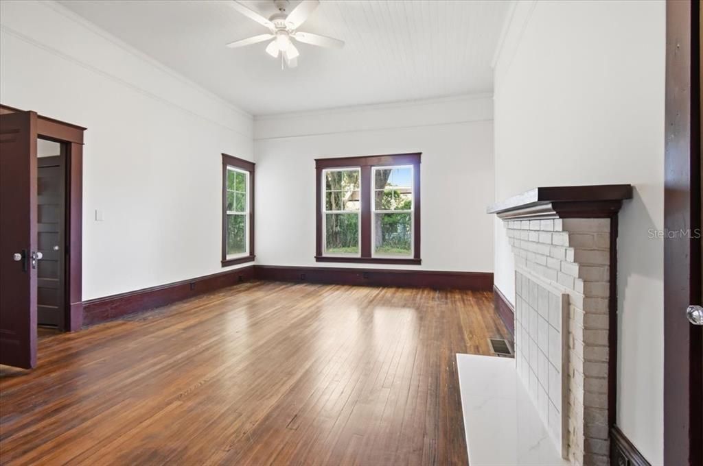 For Sale: $538,900 (8 beds, 4 baths, 5548 Square Feet)