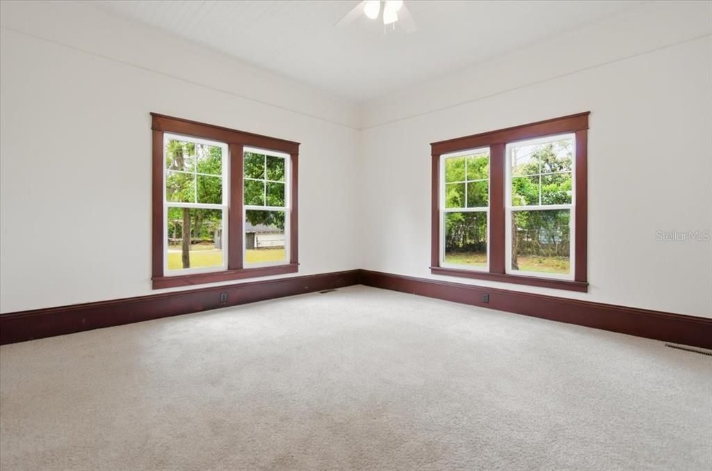 For Sale: $538,900 (8 beds, 4 baths, 5548 Square Feet)