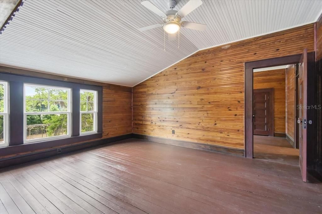For Sale: $538,900 (8 beds, 4 baths, 5548 Square Feet)