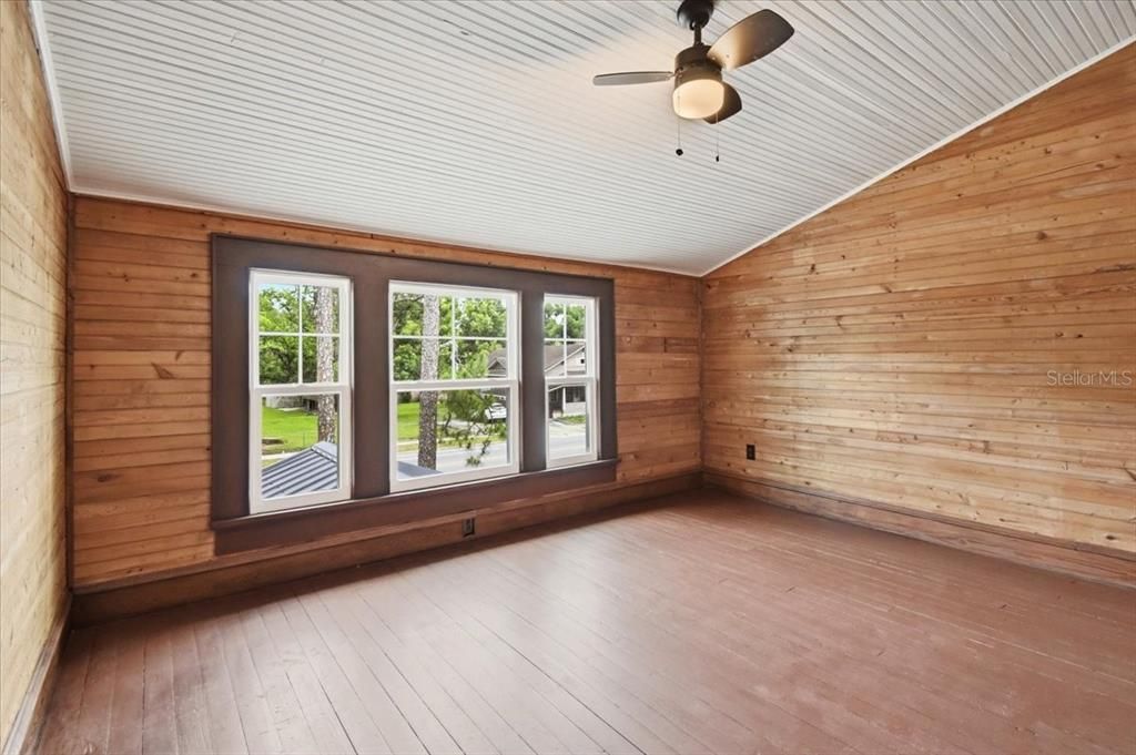 For Sale: $538,900 (8 beds, 4 baths, 5548 Square Feet)