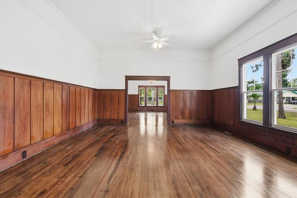 For Sale: $538,900 (8 beds, 4 baths, 5548 Square Feet)