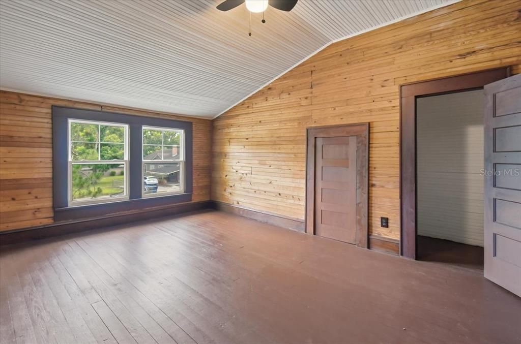 For Sale: $538,900 (8 beds, 4 baths, 5548 Square Feet)