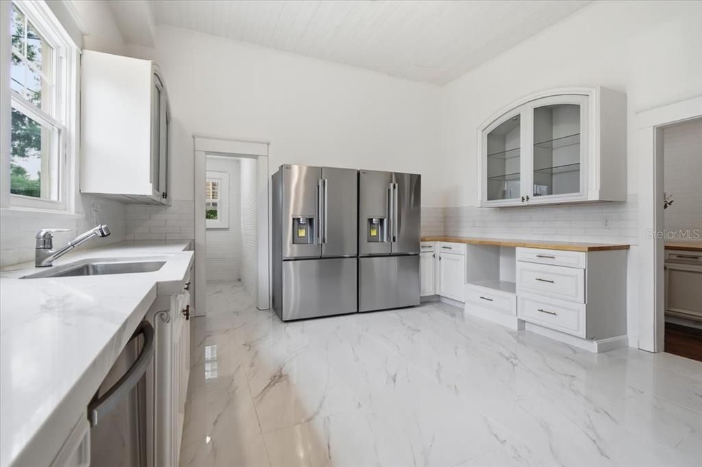 For Sale: $538,900 (8 beds, 4 baths, 5548 Square Feet)