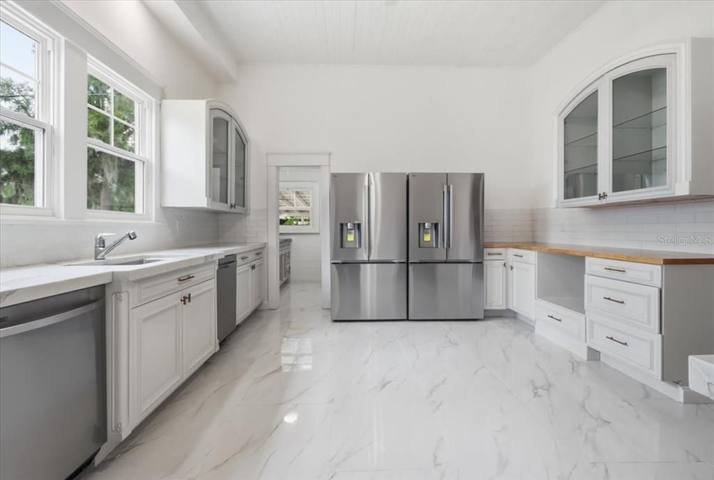 For Sale: $538,900 (8 beds, 4 baths, 5548 Square Feet)