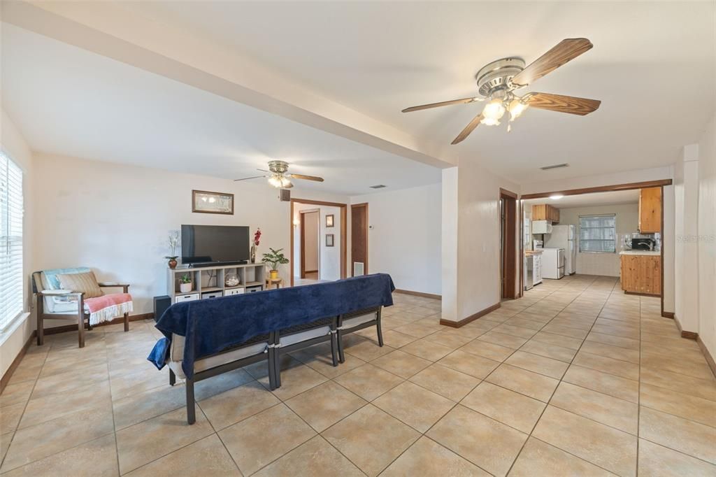 For Sale: $435,000 (3 beds, 2 baths, 1842 Square Feet)