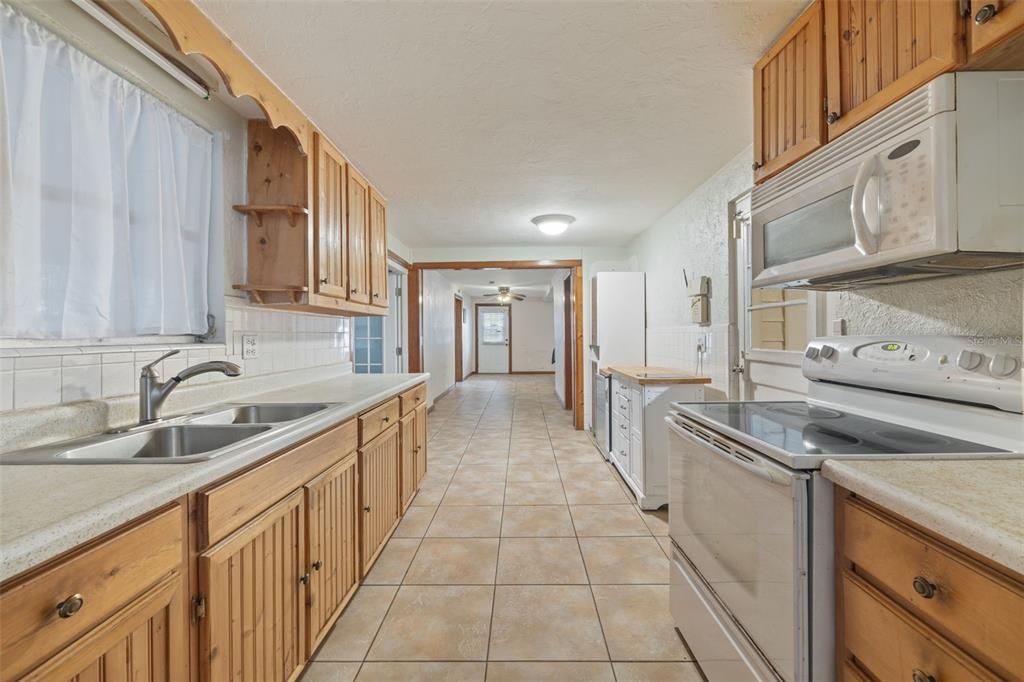 For Sale: $435,000 (3 beds, 2 baths, 1842 Square Feet)