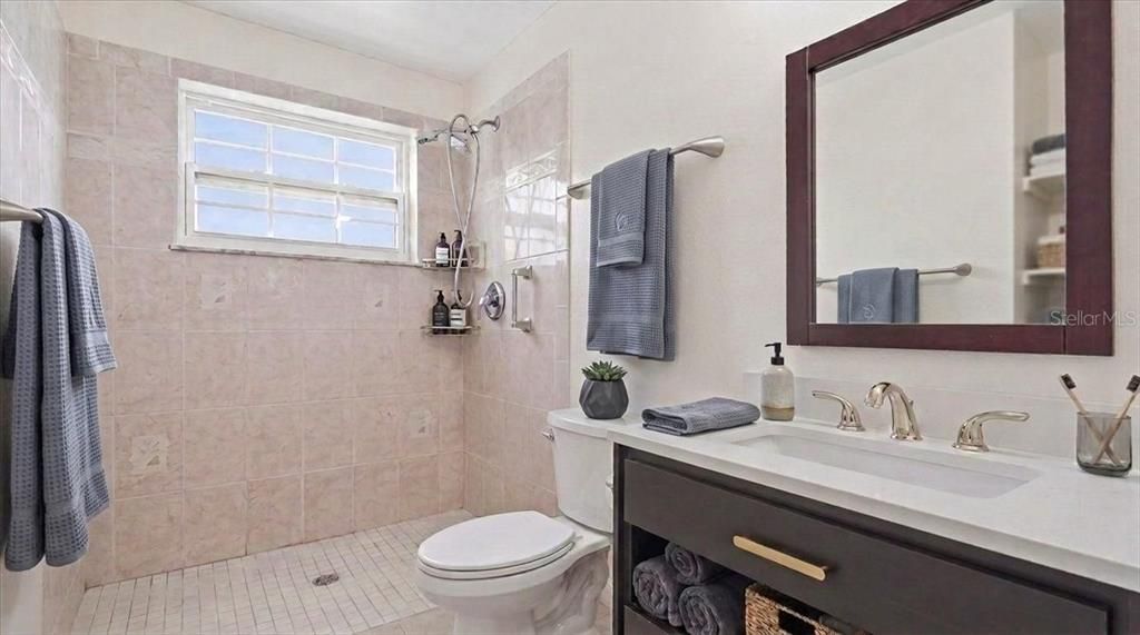 En Venta: $220,000 (2 camas, 2 baños, 1250 Pies cuadrados)