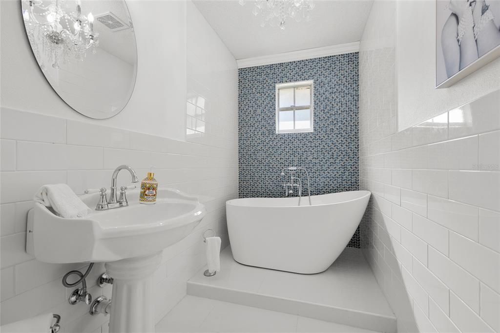 For Sale: $449,000 (4 beds, 4 baths, 2612 Square Feet)