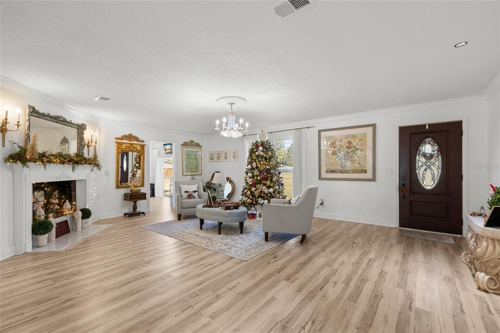 For Sale: $449,000 (4 beds, 4 baths, 2612 Square Feet)