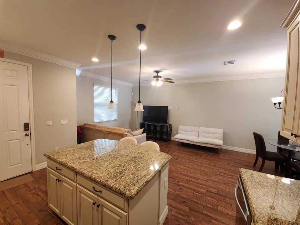 En Venta: $389,000 (3 camas, 2 baños, 1639 Pies cuadrados)