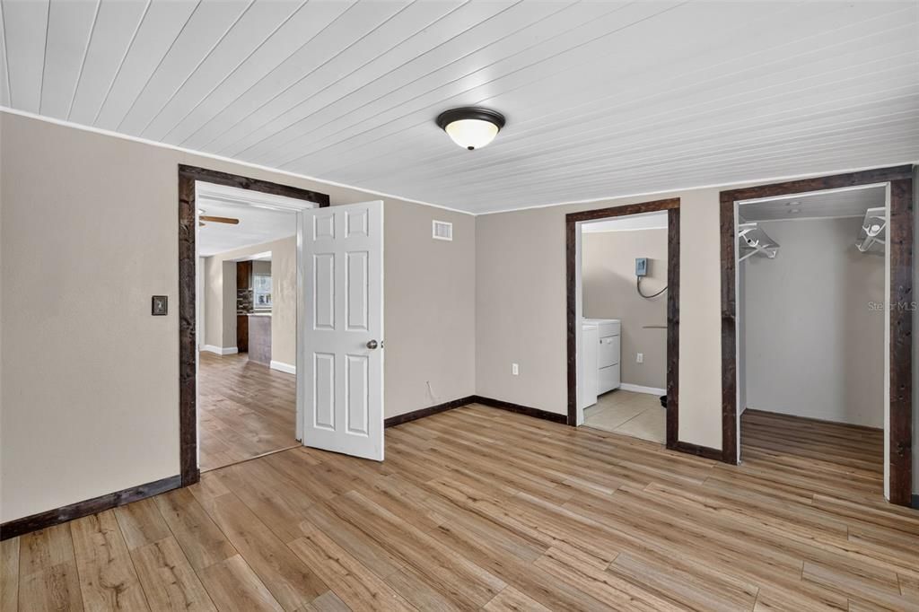 На продажу: $249,900 (2 спален, 2 ванн, 1098 Квадратных фут)