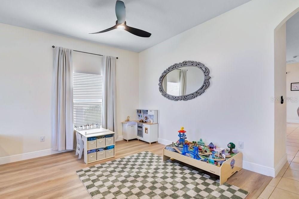 Activo con contrato: $379,000 (3 camas, 2 baños, 1751 Pies cuadrados)