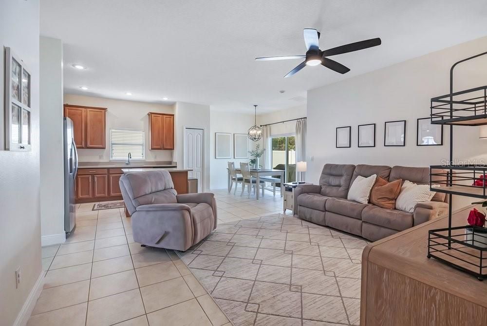 Activo con contrato: $379,000 (3 camas, 2 baños, 1751 Pies cuadrados)