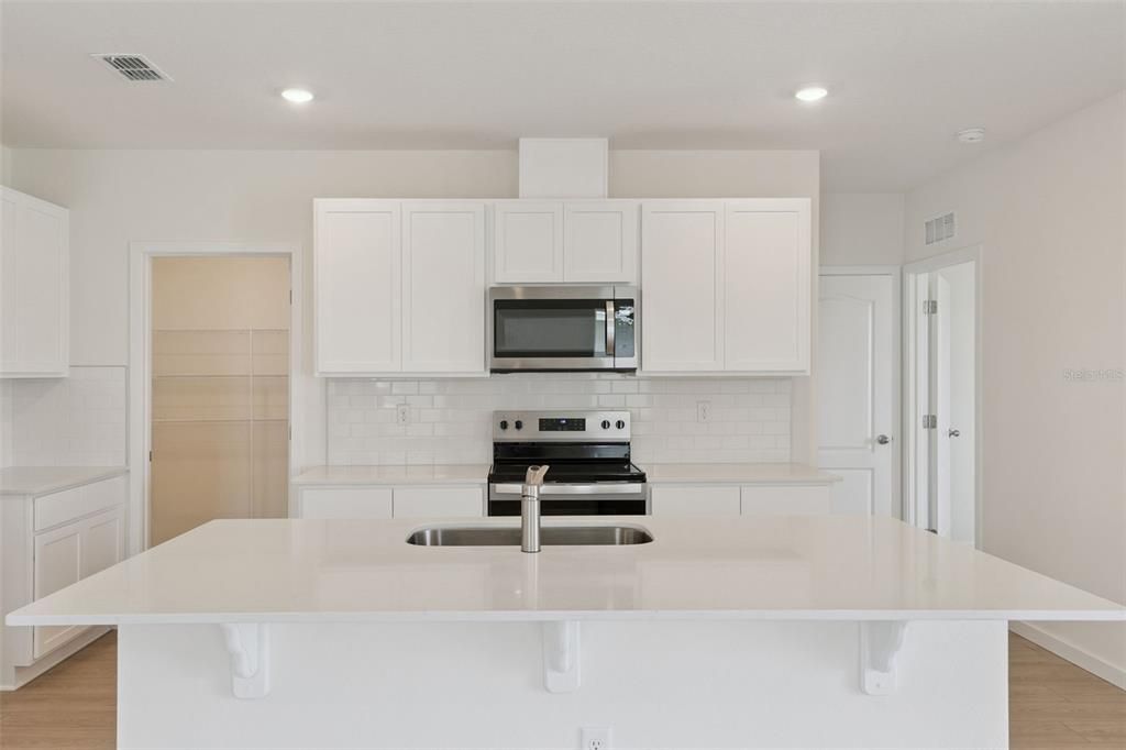 En Venta: $469,990 (5 camas, 3 baños, 2447 Pies cuadrados)