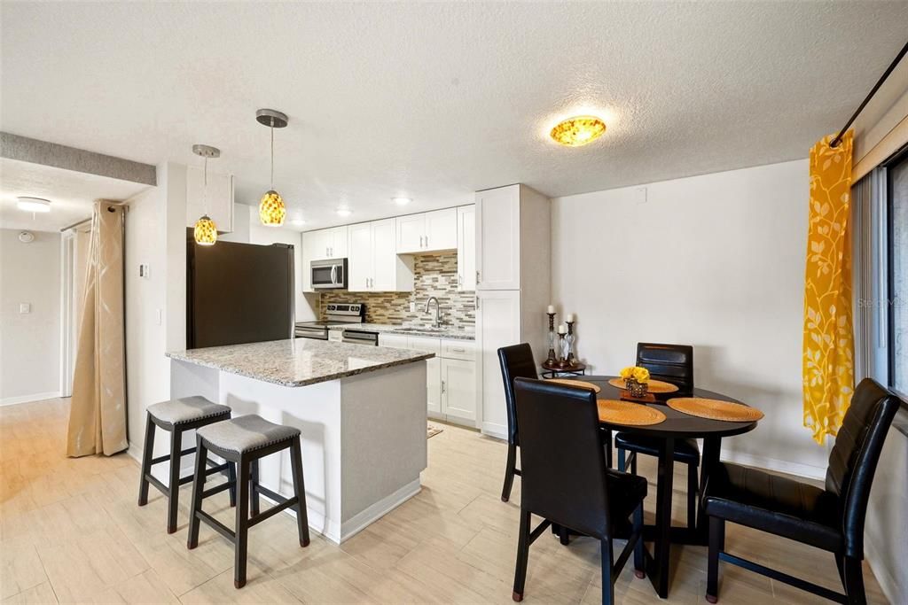 For Sale: $235,000 (2 beds, 2 baths, 1048 Square Feet)