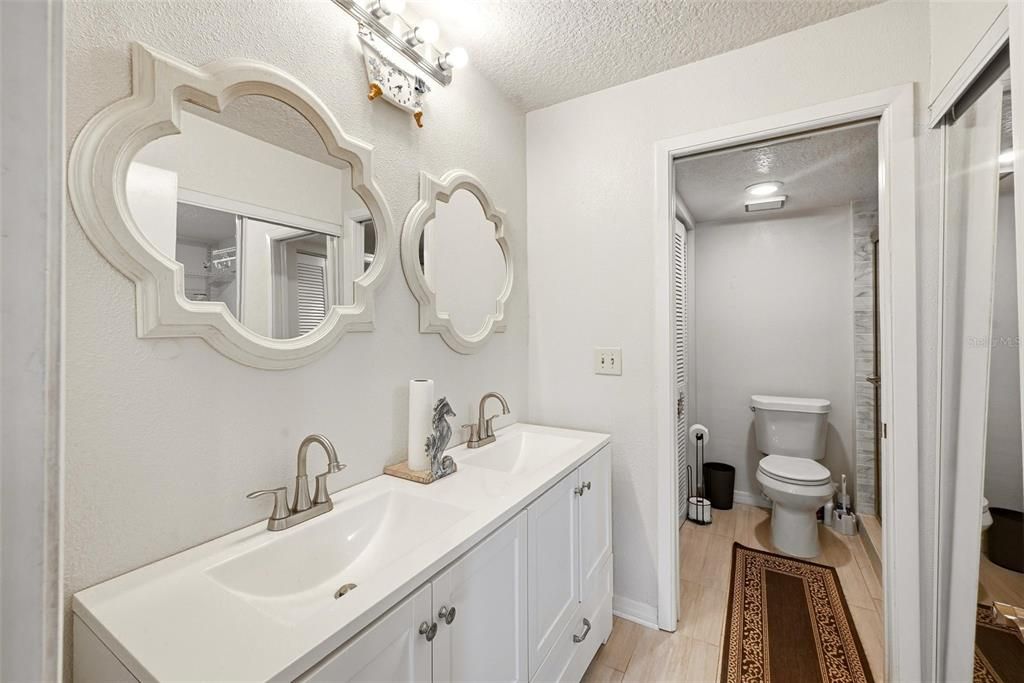 For Sale: $235,000 (2 beds, 2 baths, 1048 Square Feet)