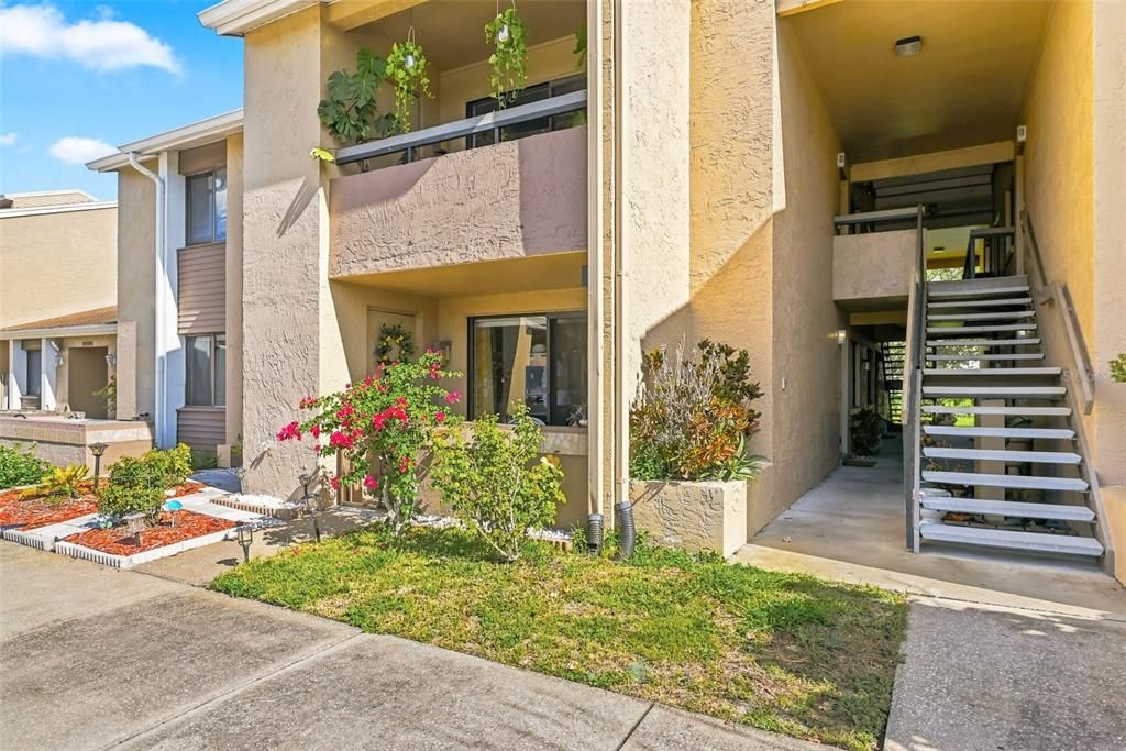 For Sale: $235,000 (2 beds, 2 baths, 1048 Square Feet)