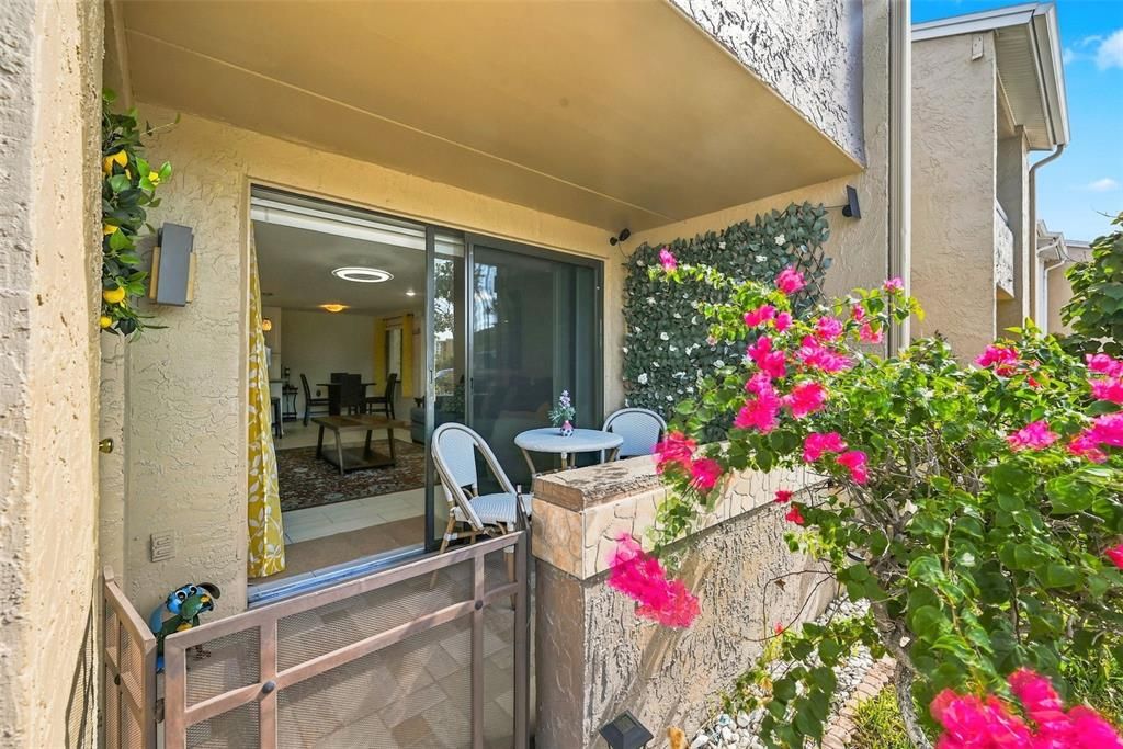 For Sale: $235,000 (2 beds, 2 baths, 1048 Square Feet)