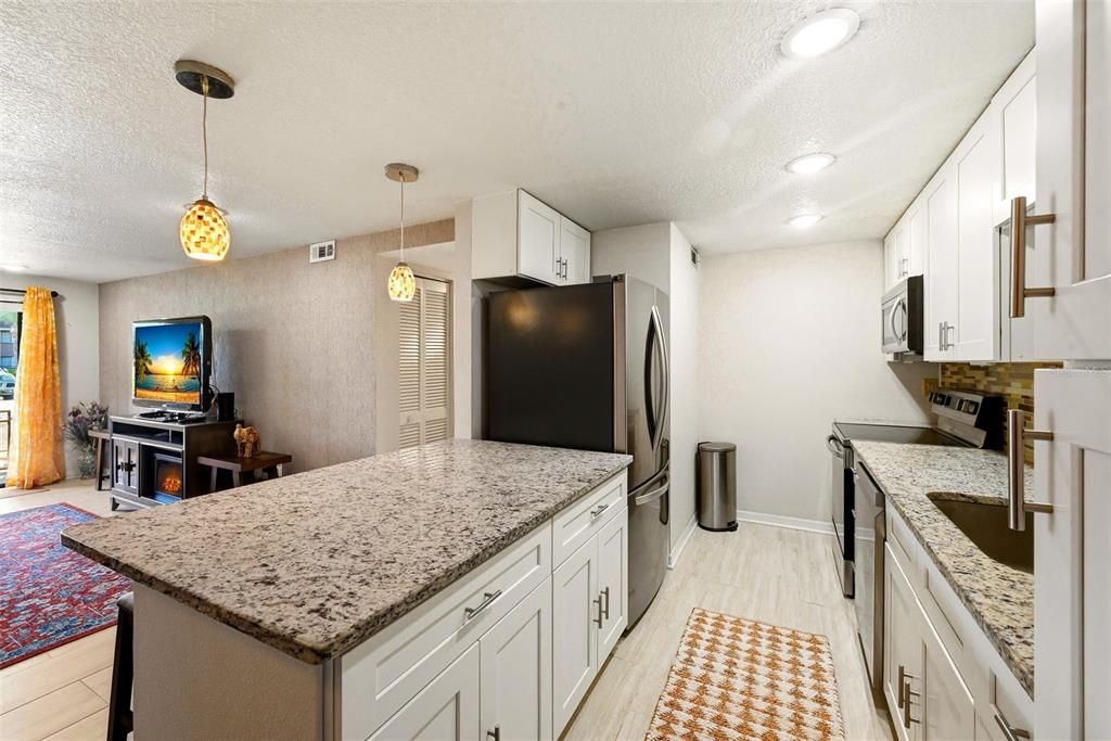 For Sale: $235,000 (2 beds, 2 baths, 1048 Square Feet)