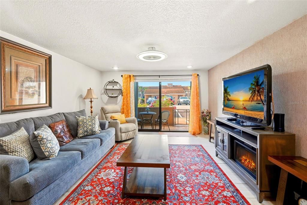 For Sale: $235,000 (2 beds, 2 baths, 1048 Square Feet)