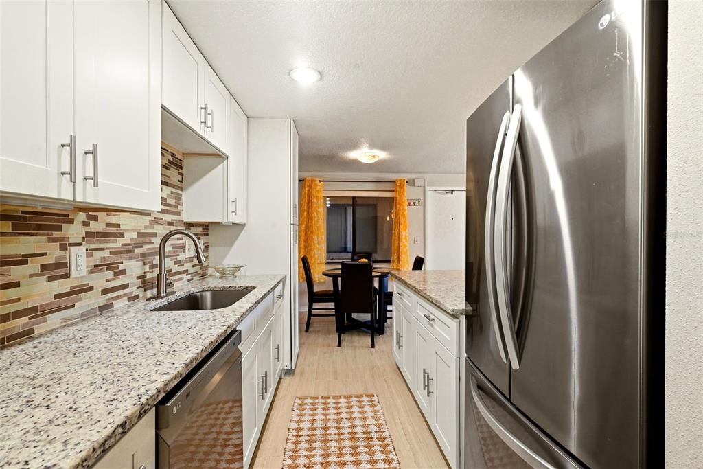 For Sale: $235,000 (2 beds, 2 baths, 1048 Square Feet)