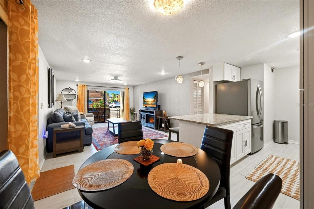 For Sale: $235,000 (2 beds, 2 baths, 1048 Square Feet)