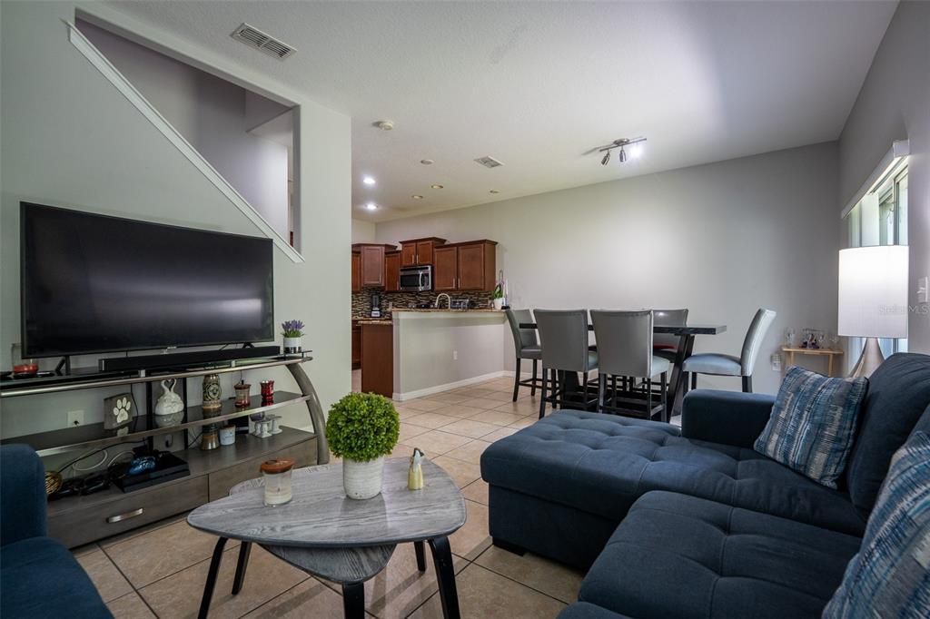 For Rent: $2,450 (3 beds, 2 baths, 1778 Square Feet)