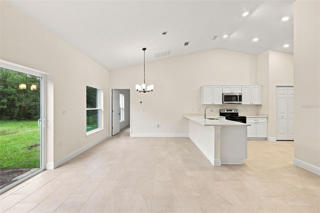 En Venta: $344,900 (4 camas, 2 baños, 1647 Pies cuadrados)