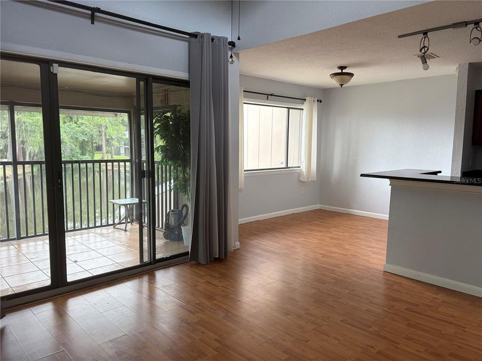 For Sale: $135,000 (1 beds, 1 baths, 591 Square Feet)