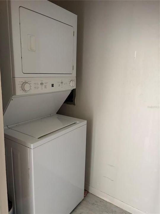 For Sale: $135,000 (1 beds, 1 baths, 591 Square Feet)