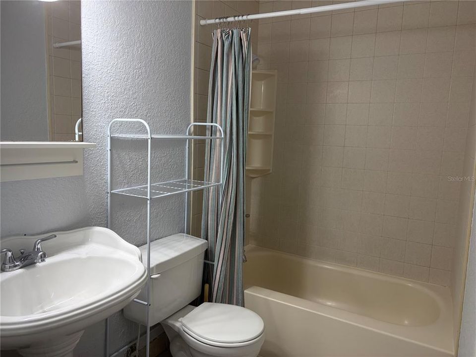 For Sale: $135,000 (1 beds, 1 baths, 591 Square Feet)