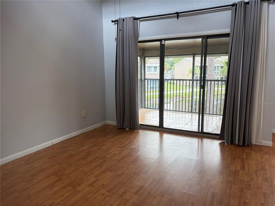For Sale: $135,000 (1 beds, 1 baths, 591 Square Feet)