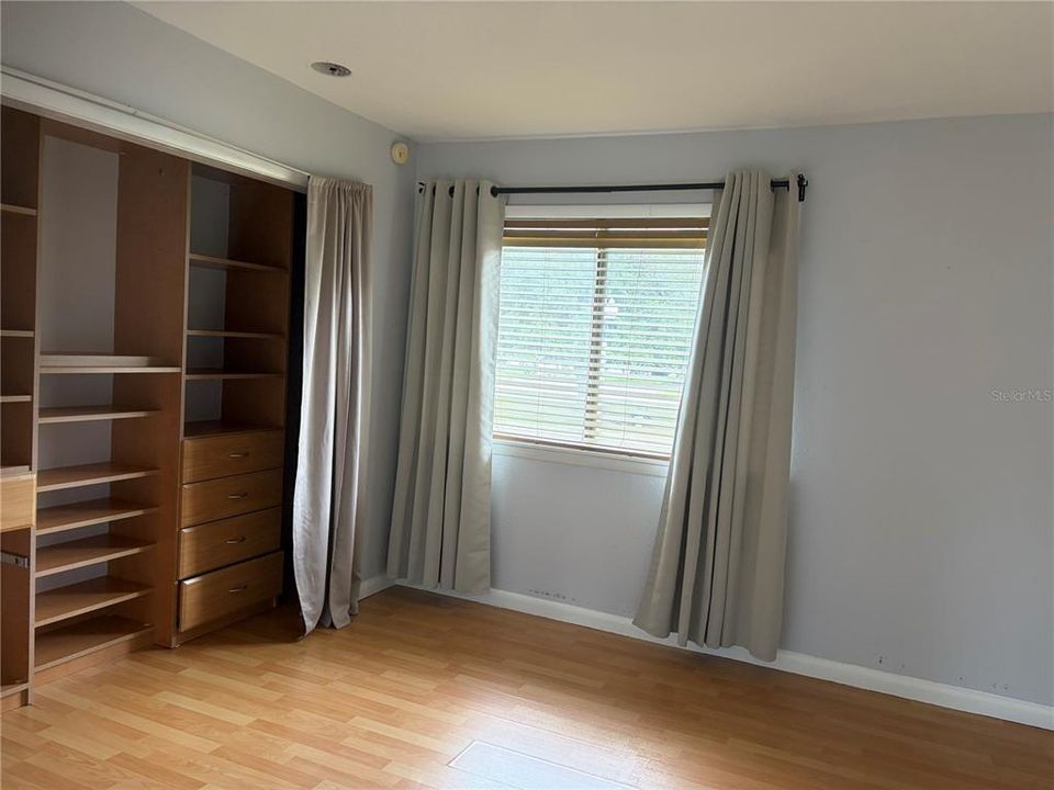 For Sale: $135,000 (1 beds, 1 baths, 591 Square Feet)