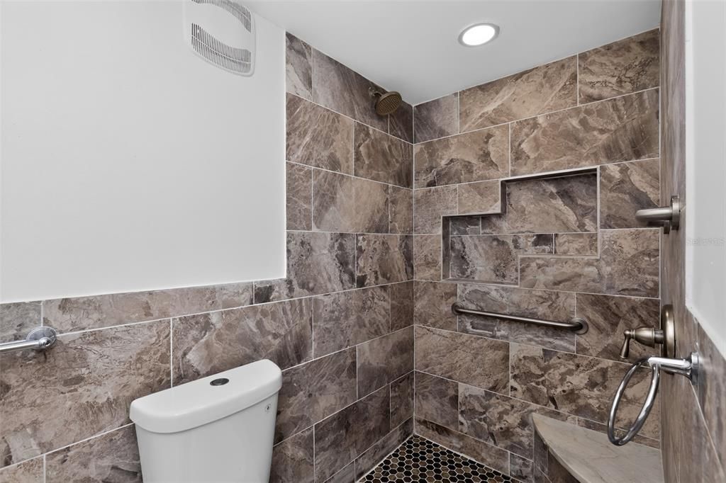На продажу: $254,990 (3 спален, 2 ванн, 1284 Квадратных фут)