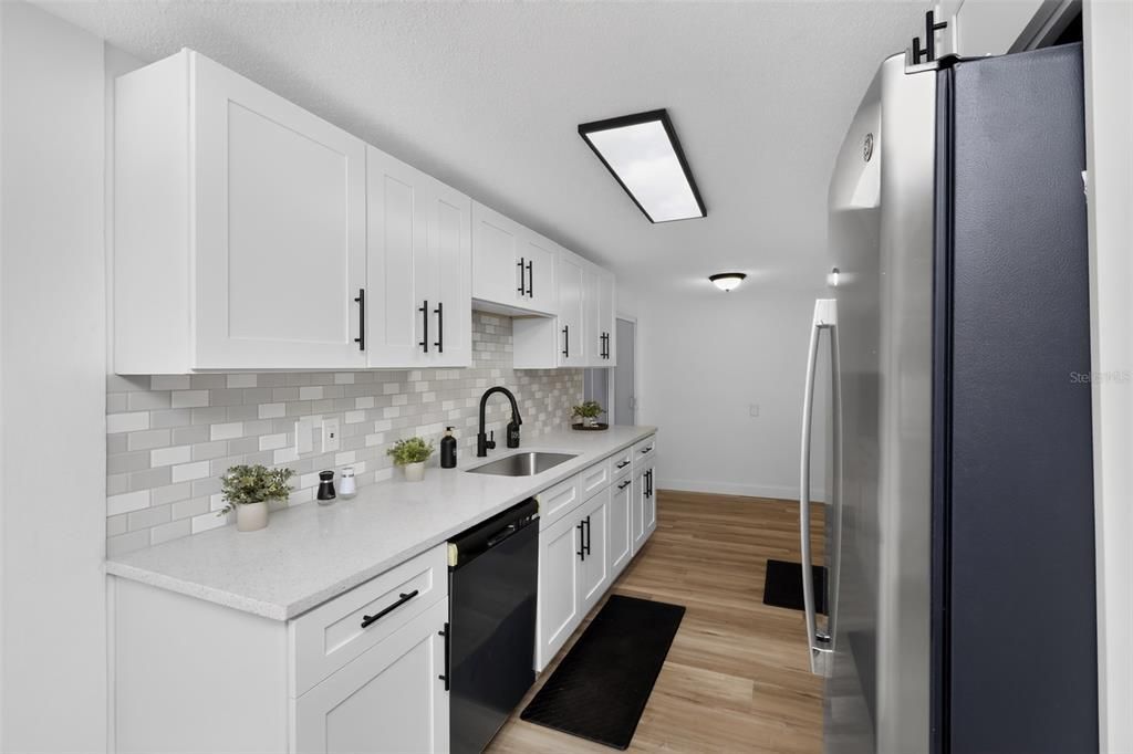 На продажу: $254,990 (3 спален, 2 ванн, 1284 Квадратных фут)