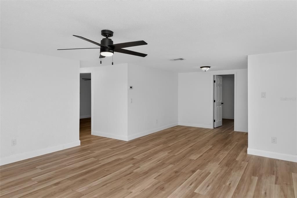 На продажу: $254,990 (3 спален, 2 ванн, 1284 Квадратных фут)