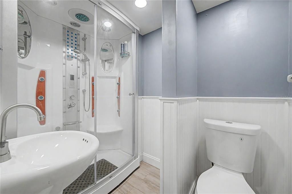 На продажу: $165,000 (2 спален, 2 ванн, 1025 Квадратных фут)