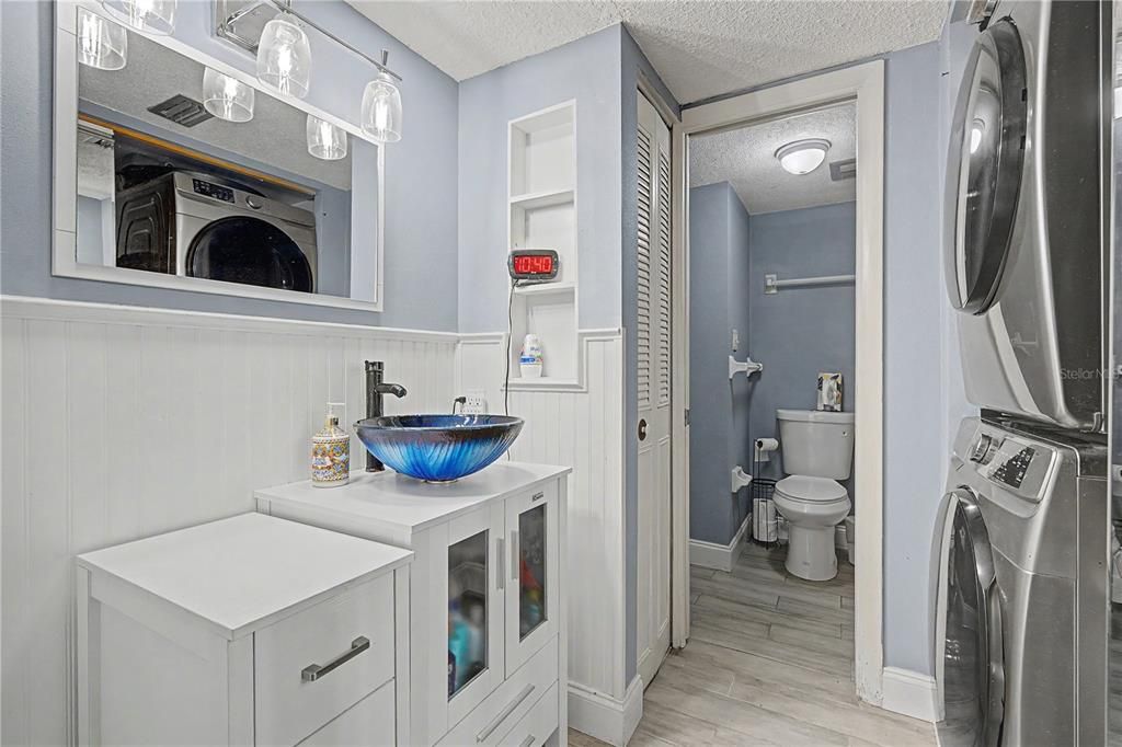 На продажу: $165,000 (2 спален, 2 ванн, 1025 Квадратных фут)