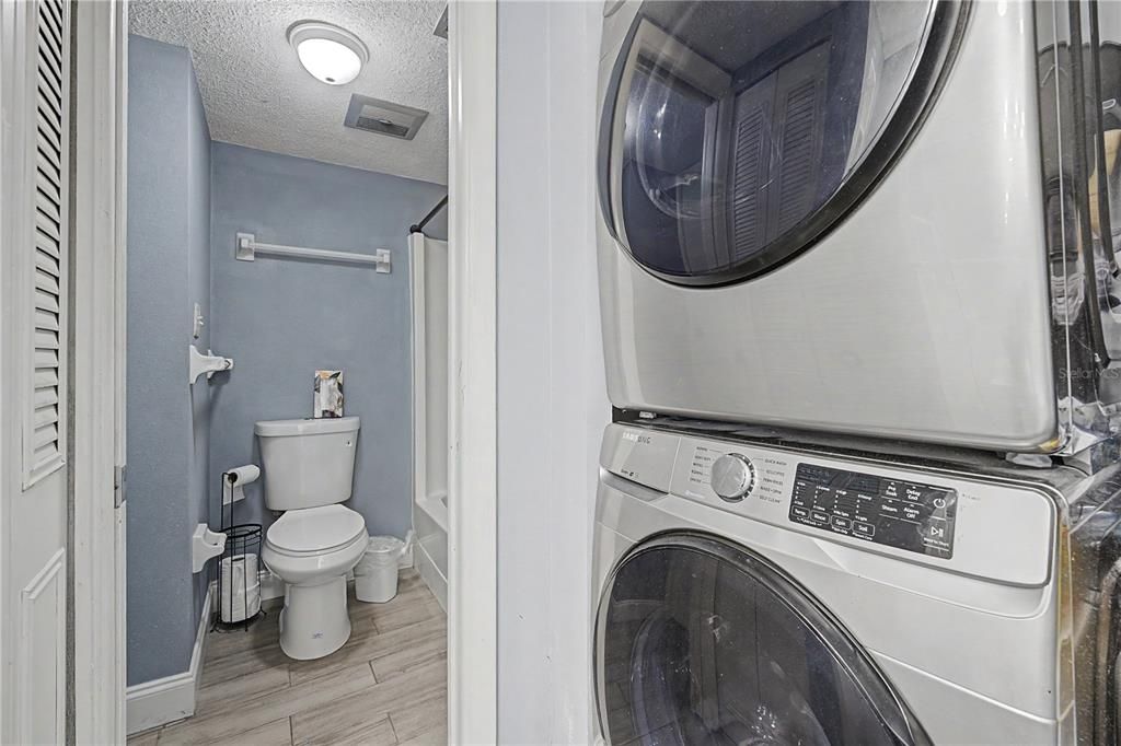 На продажу: $165,000 (2 спален, 2 ванн, 1025 Квадратных фут)