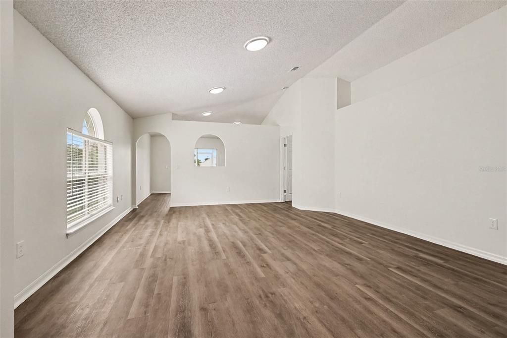 For Sale: $259,900 (3 beds, 2 baths, 1292 Square Feet)
