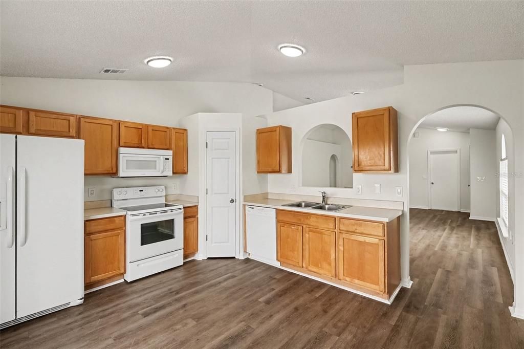 For Sale: $259,900 (3 beds, 2 baths, 1292 Square Feet)