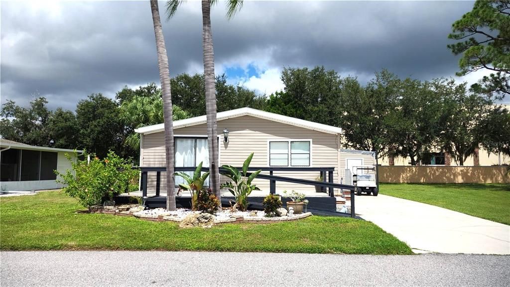 For Sale: $159,900 (2 beds, 2 baths, 1144 Square Feet)