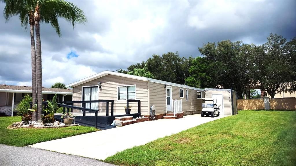 For Sale: $159,900 (2 beds, 2 baths, 1144 Square Feet)