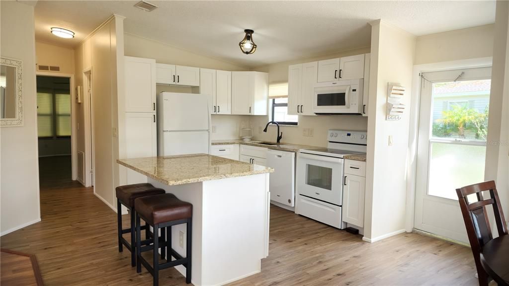For Sale: $159,900 (2 beds, 2 baths, 1144 Square Feet)