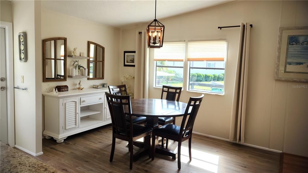 For Sale: $159,900 (2 beds, 2 baths, 1144 Square Feet)
