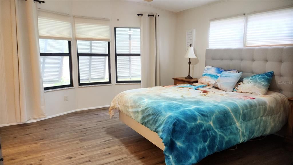 For Sale: $159,900 (2 beds, 2 baths, 1144 Square Feet)
