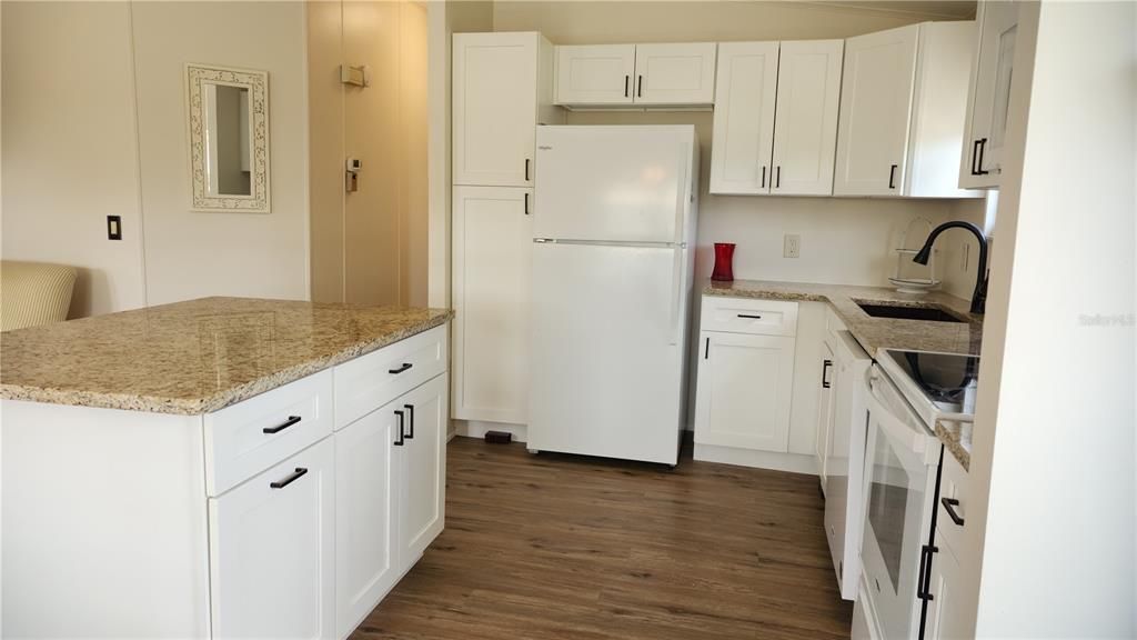 For Sale: $159,900 (2 beds, 2 baths, 1144 Square Feet)