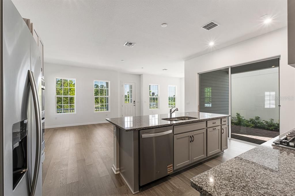 For Rent: $4,300 (3 beds, 2 baths, 1671 Square Feet)