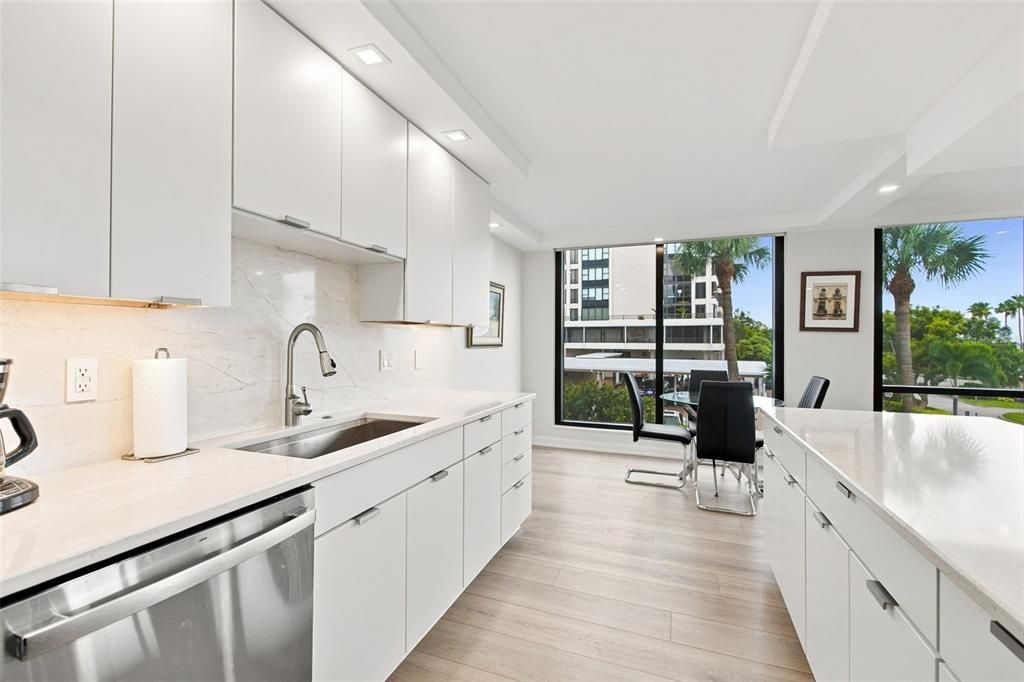 В аренду: $3,950 (2 спален, 2 ванн, 1247 Квадратных фут)