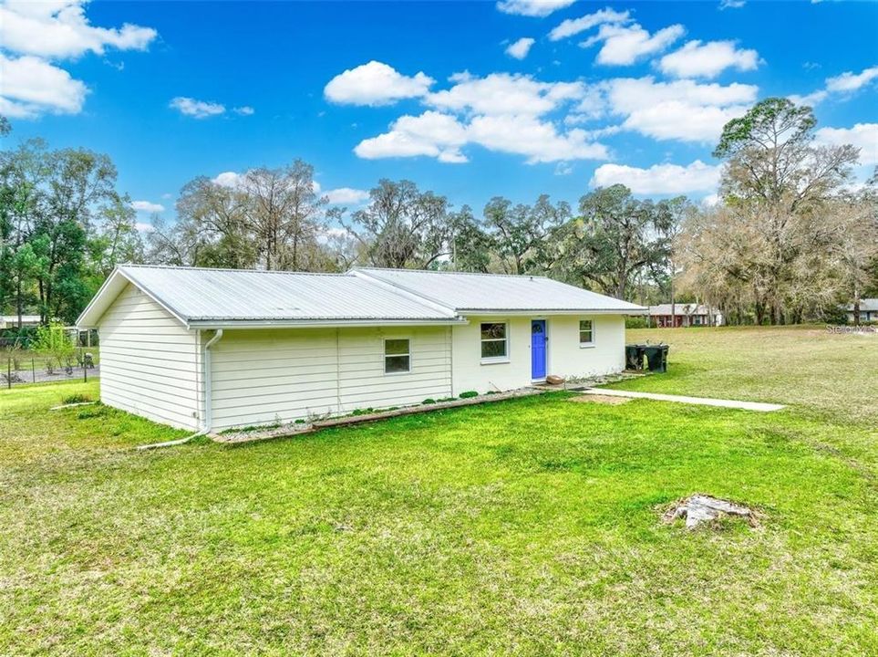 For Sale: $250,000 (3 beds, 2 baths, 1595 Square Feet)